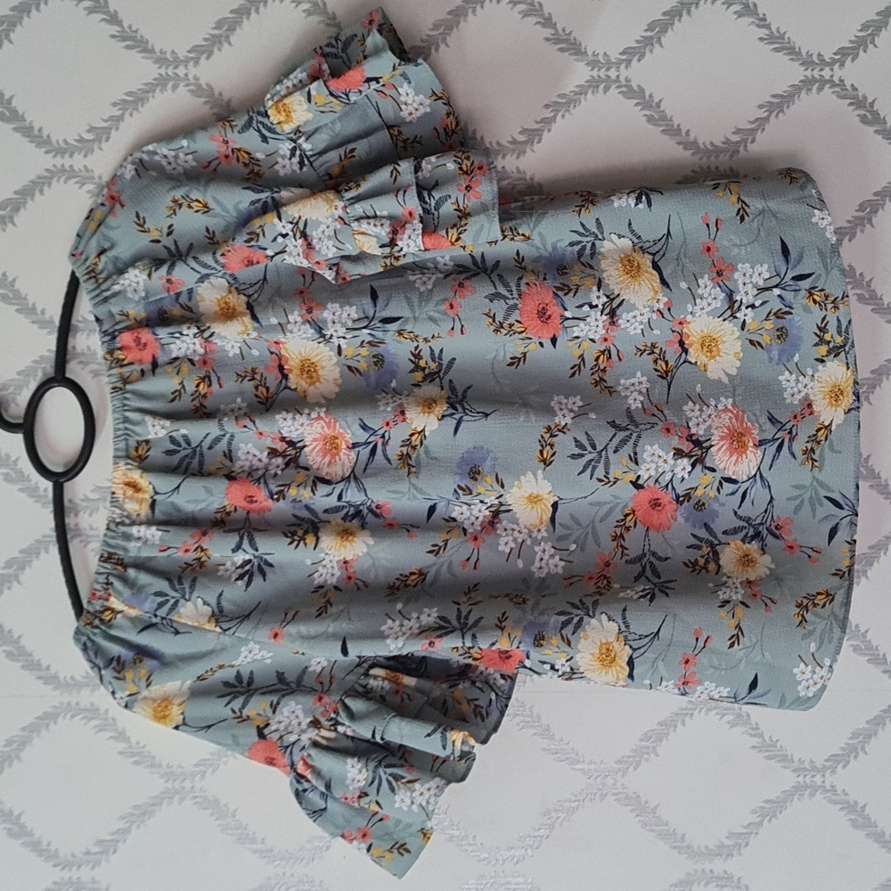Floral Top - Picture 2 of 10